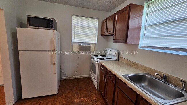 Foto del edificio - 4831 Plymouth St