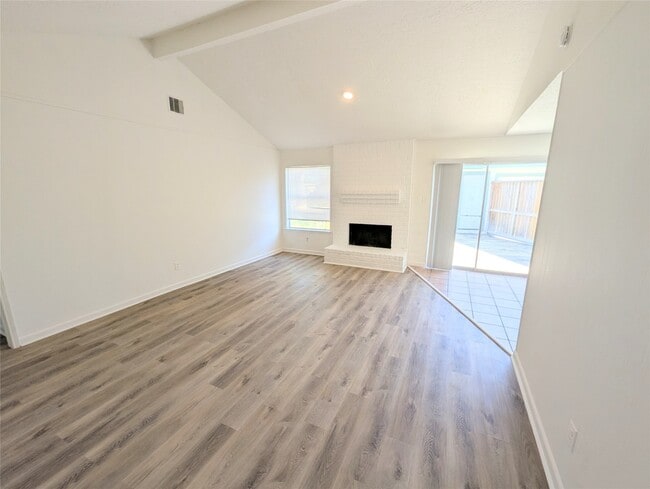 Foto del edificio - 17602 Crestline Rd