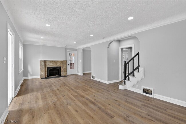 Foto del edificio - 231 E 210th St