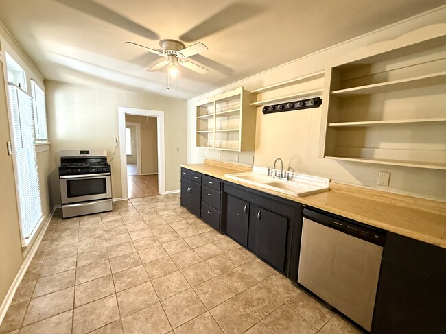 Foto del edificio - 817 Hargrove St