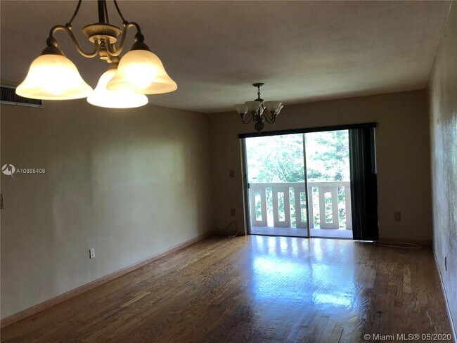 Building Photo - 7400 Miami Lakes Dr