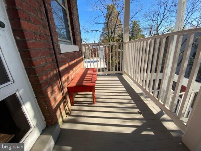 Foto del edificio - 311 Maryland Ave NE