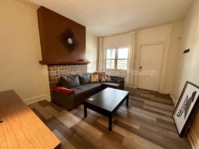 Foto del edificio - 320 Greenfield Ave