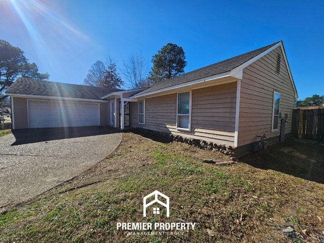 Building Photo - 3773 Caravel Dr