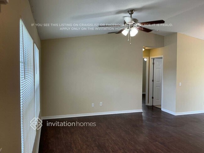 Building Photo - 2845 Dongola St