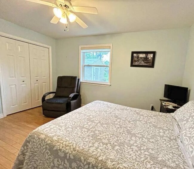 Building Photo - 40 Holland: