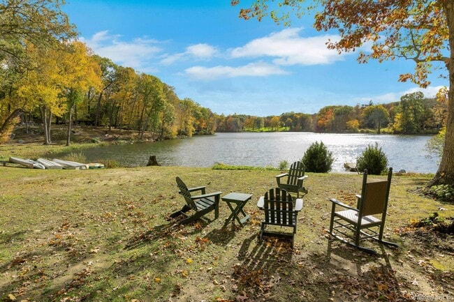 Foto del edificio - 16 Old Wagon Rd