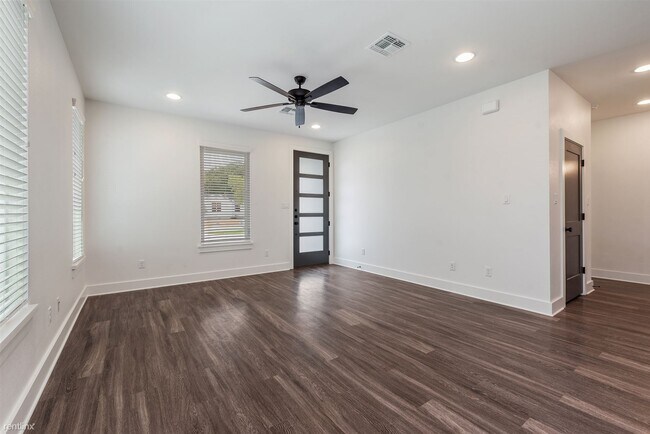 Building Photo - 3 br, 3.5 bath House - 200 Fairway Dr