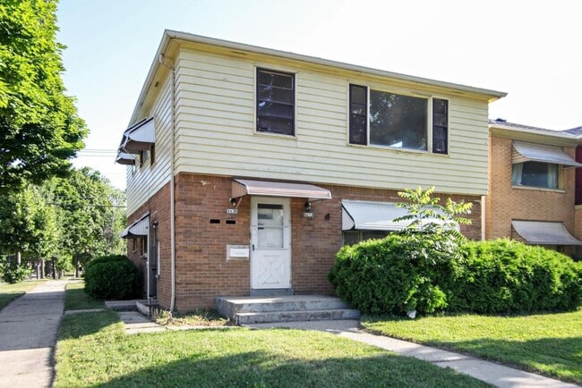 Building Photo - 8634 W Capitol Dr