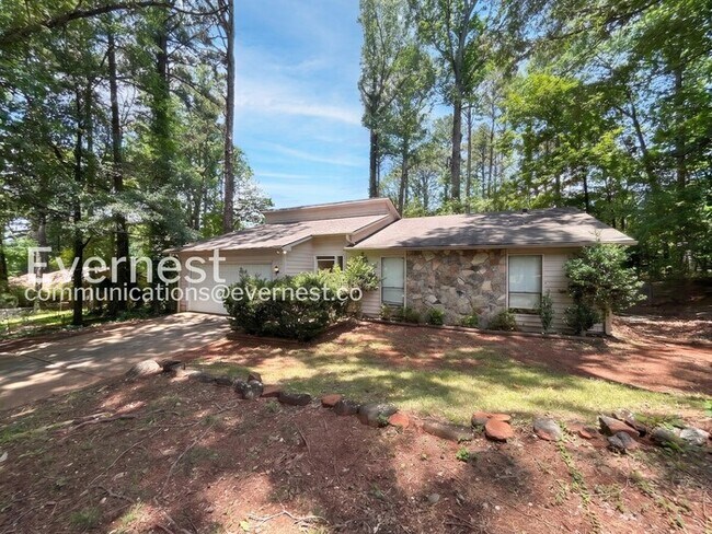 Foto del edificio - Limited Time Special Offer / 3 Bed, 2 Bath Home with Garage / Pet-Friendly / Available Now!