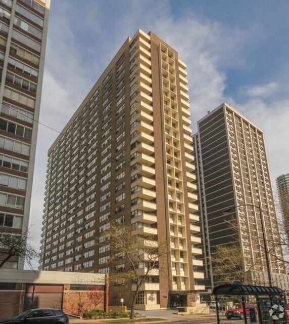 Building Photo - 6157 N Sheridan Rd