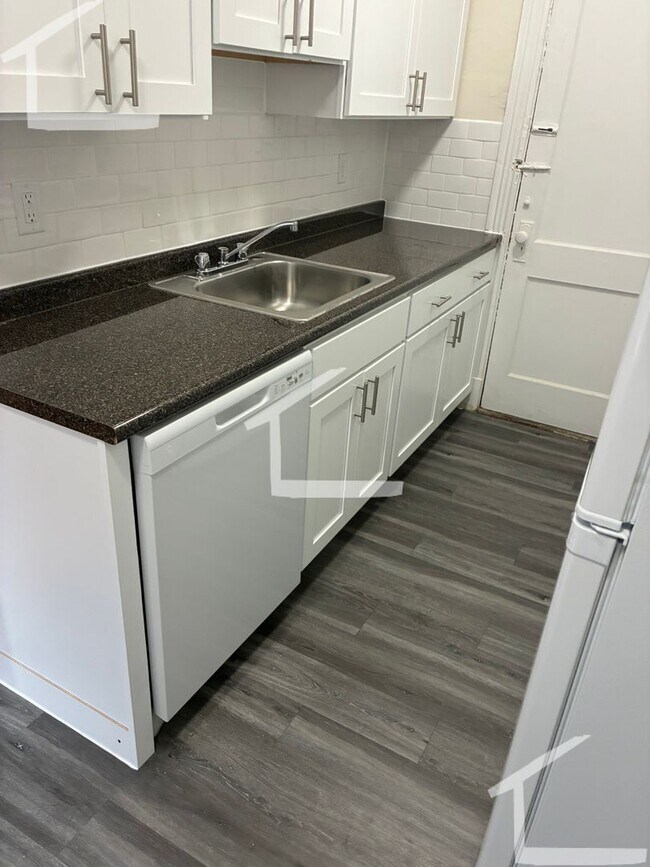 Foto del edificio - No Fee, Avl NOW! Sunny Studio apartment ne...