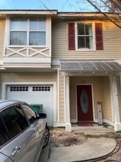 Building Photo - 423 Twin Lakes Ln