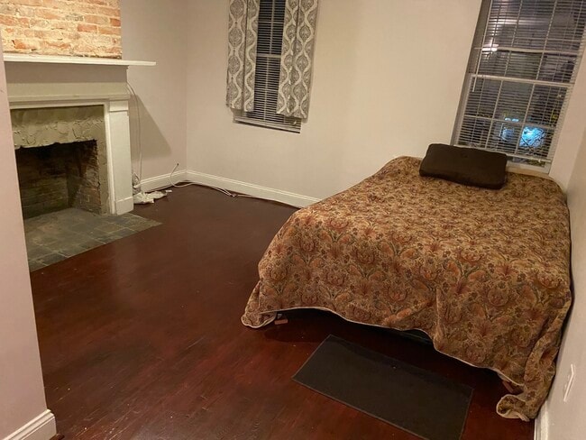 Bedroom w/fireplace - 636 S Paca St