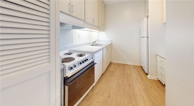 Foto del edificio - Central Location. Penthouse Condo. Split AC