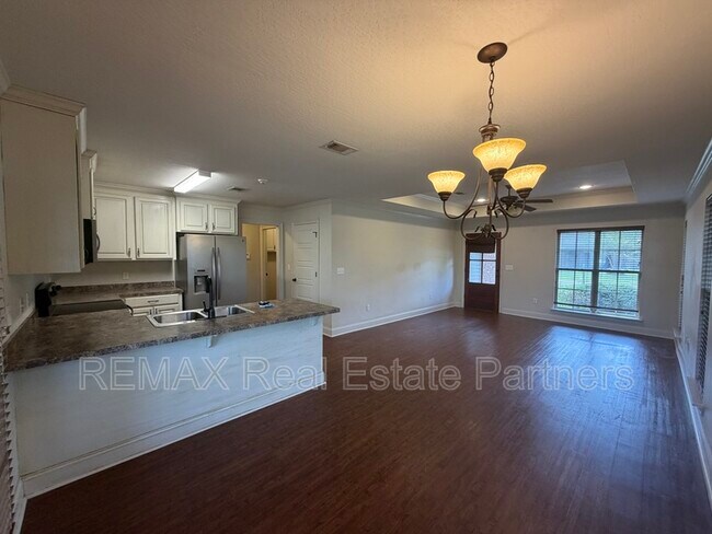 Building Photo - 25 Hawthorne Dr