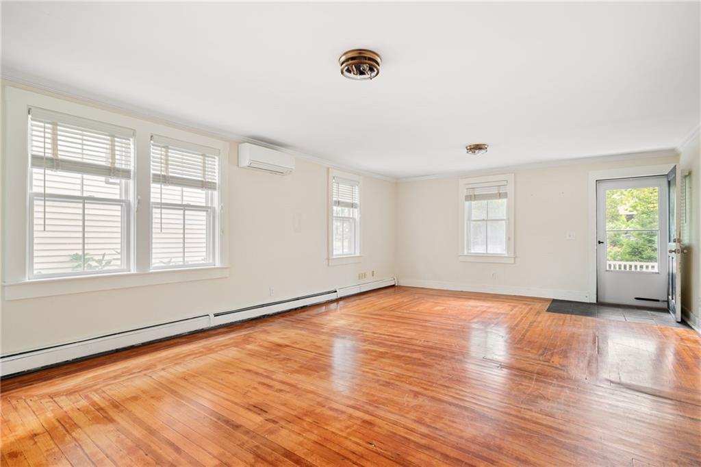Primary Photo - 7 Marsh St