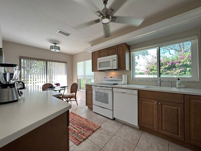 Foto del edificio - 829 Reef Point Cir