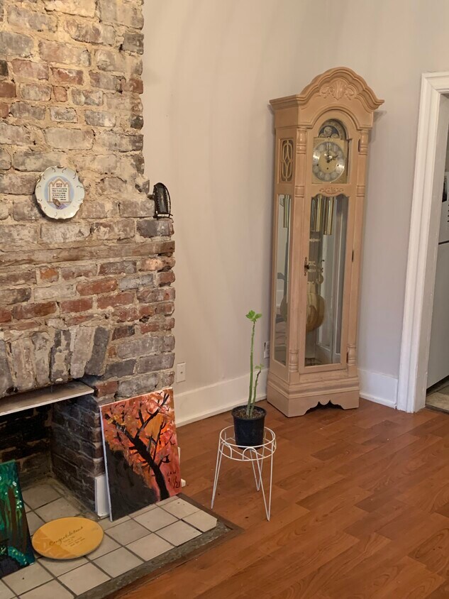 Primary Photo - 403 E Duffy St