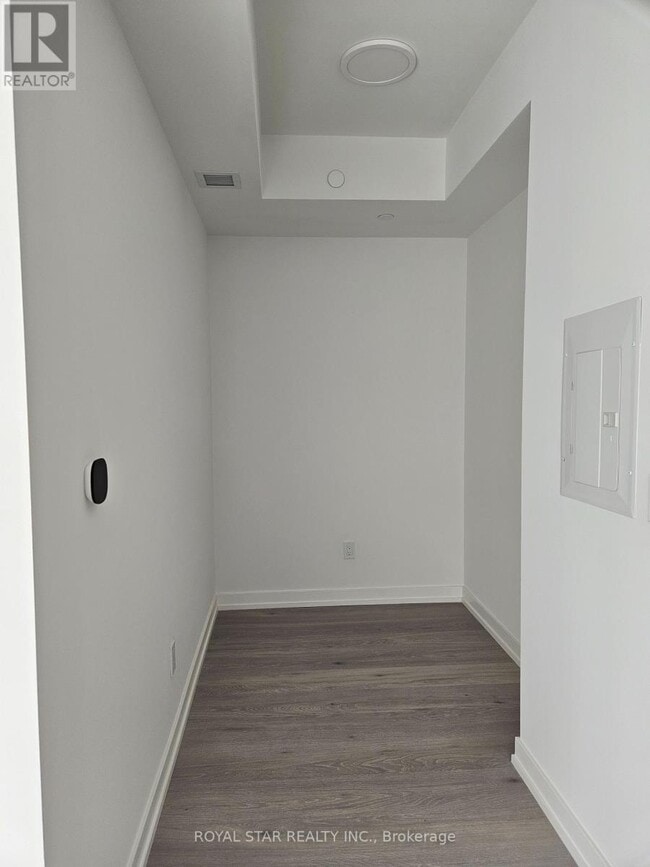 Photo du bâtiment - 2501-2501 Saw Whet Blvd.