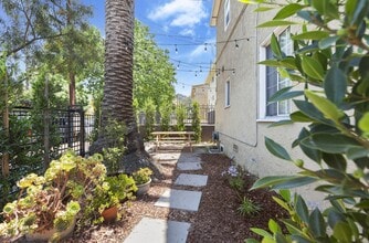 Building Photo - BEAUTIFUL 2 BED - IN HIGHLAND PARK
