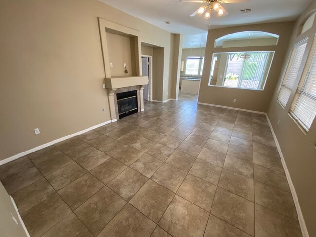 Building Photo - Beautiful one story 3 bed/2 bath home loca...