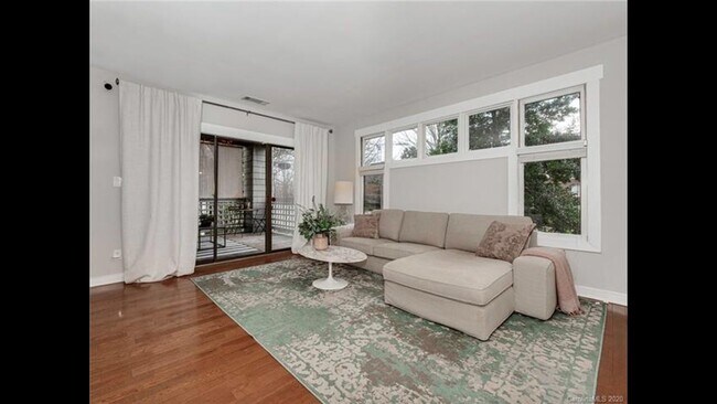 Foto del edificio - 318 Queens Rd