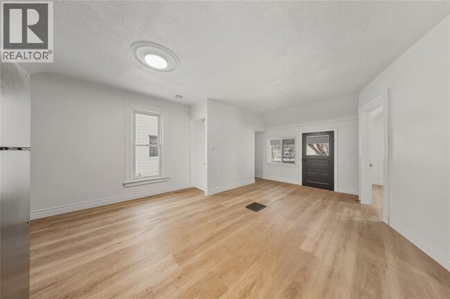 Building Photo - 165 College Ave N