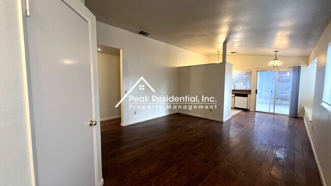 Building Photo - Very Nice 3bd/2ba House with 3 Car Gar nea...