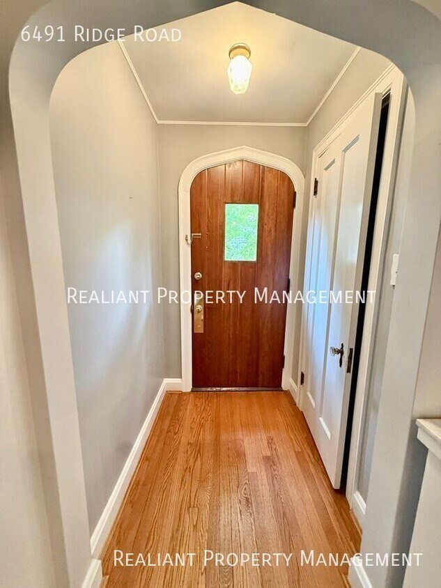 Foto principal - 6491 Ridge Ave