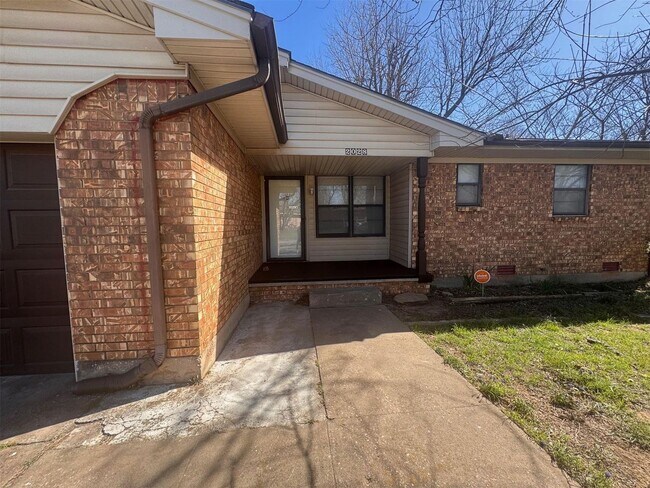 Building Photo - 2028 N Mitchell Dr