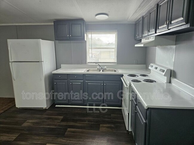 Foto del edificio - 301 True Temper Rd