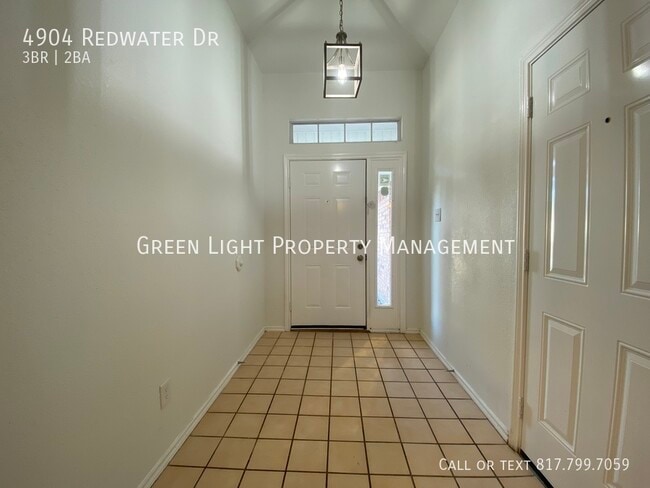 Foto del edificio - 4904 Redwater Dr