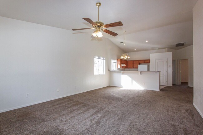 Foto del edificio - 3200 N Greg Dr