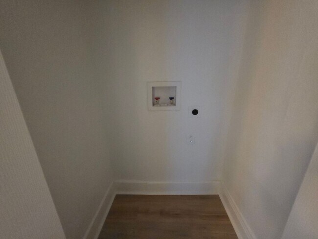 Foto del edificio - Newly Updated 3 bedroom 1 bathroom Apartment for Rent!