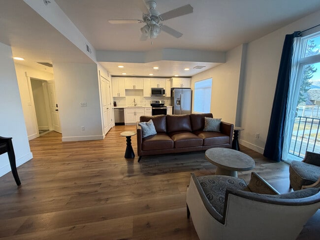 Building Photo - 98 E Center St