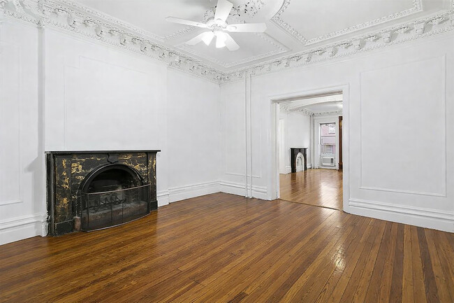 Building Photo - 331 W 19th St