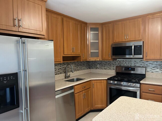 Foto del edificio - 28 Renaissance Ln