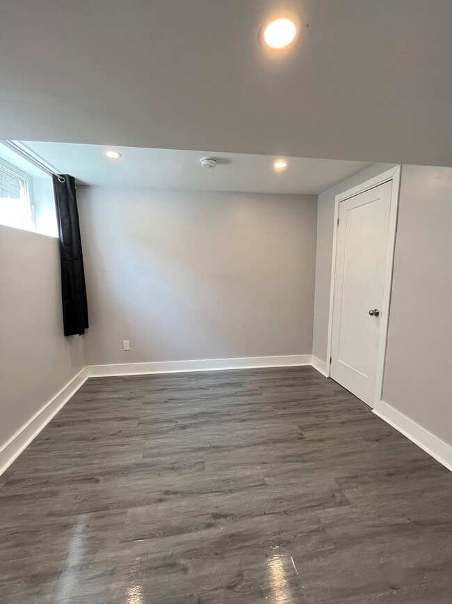 Building Photo - 95 Leaside Dr