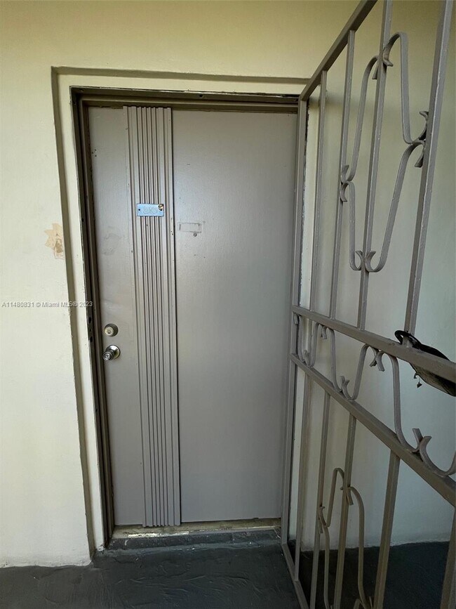 Foto del edificio - 1121 SW 122nd Ave