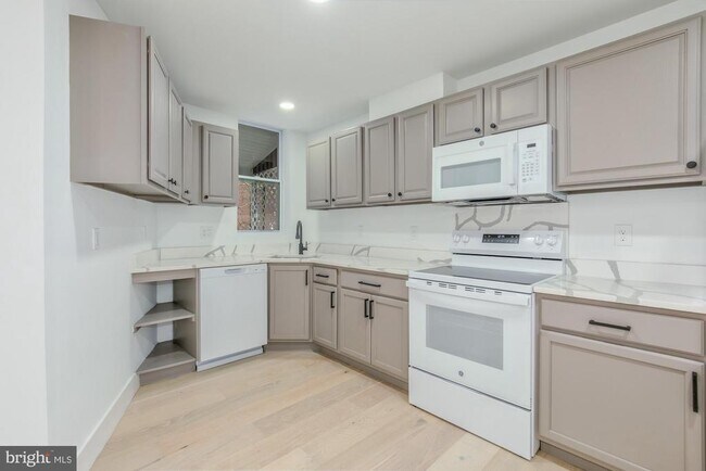 Foto del edificio - 745 Kenyon St NW