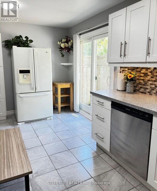 Building Photo - 237 Homestead Crescent