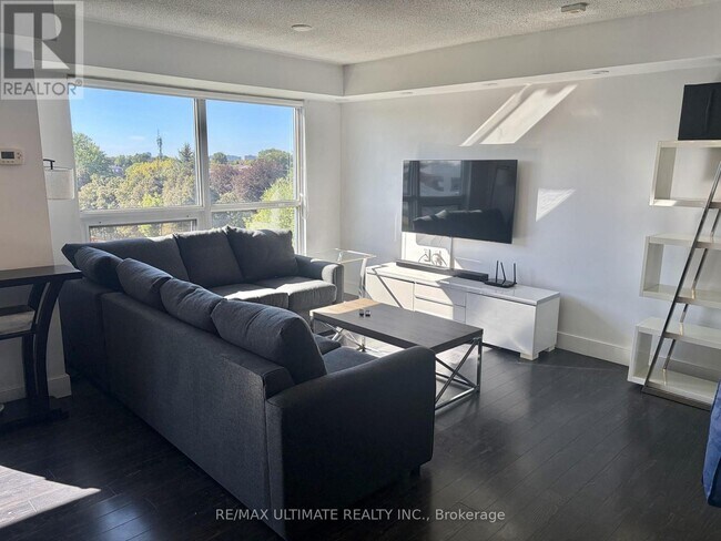 Photo du bâtiment - 872 Sheppard Ave W