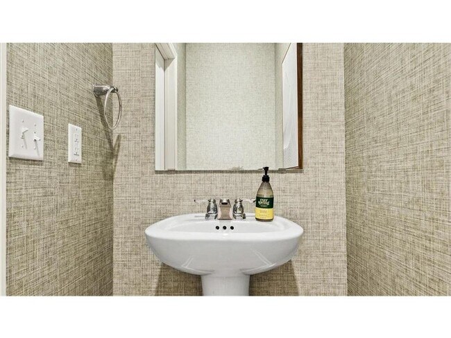 Building Photo - 2187 Tyrone Dr