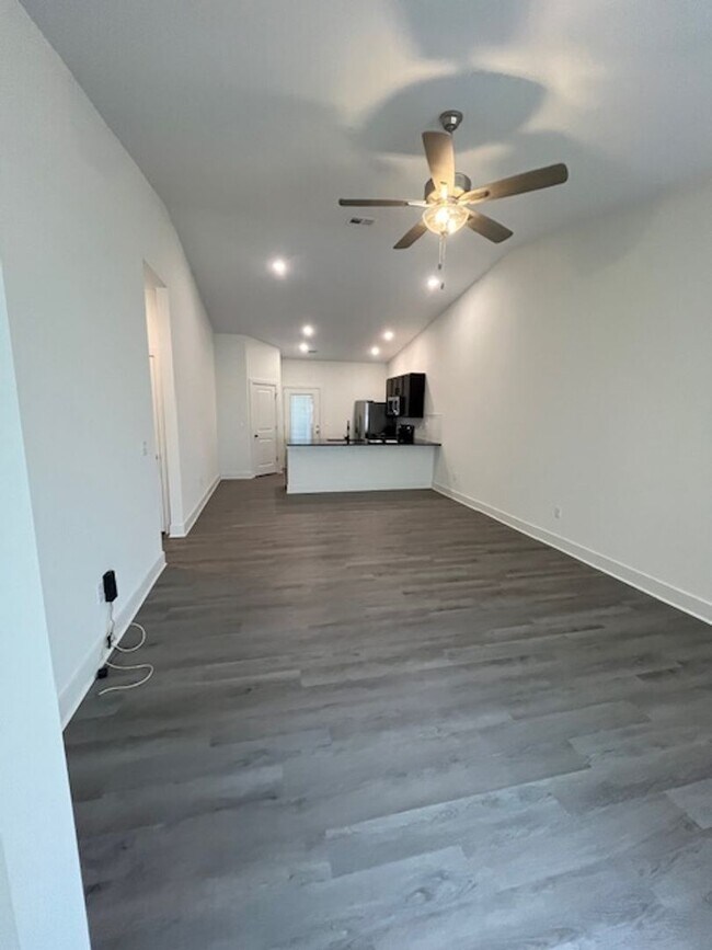 Foto del edificio - Beautiful 3-Bedroom Family Home for Rent in Fox Run!