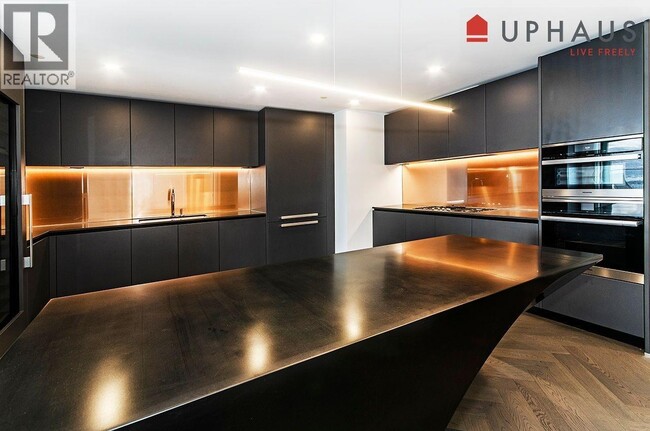 Building Photo - 1480 Howe St