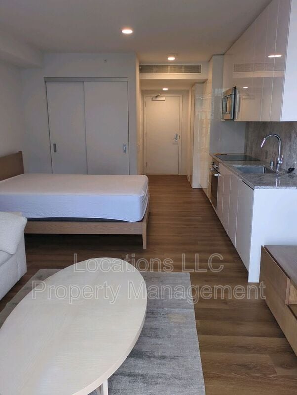 Foto del edificio - 987 Queen St