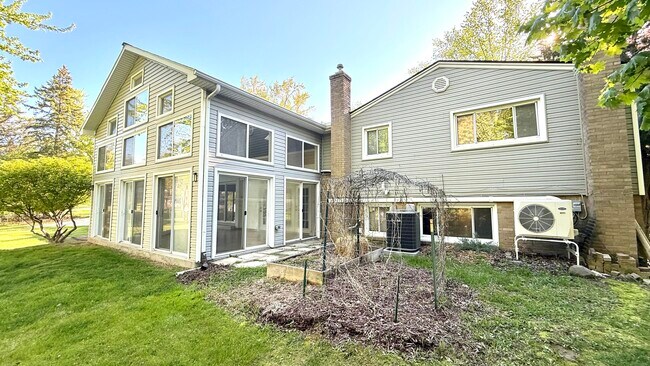 Foto del edificio - 4290 Wendell Rd