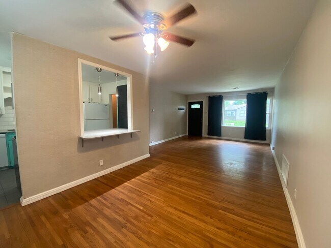 Building Photo - Charming Brookside Bungalow on large corne...