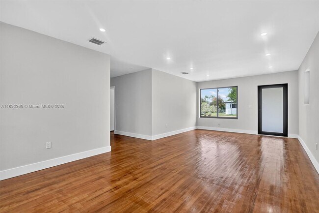 Foto del edificio - 2241 SW 82nd Pl